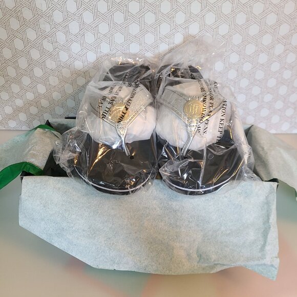 NEW Tommy Hilfiger Sandals in Silver and Black Sz 8 M Clove - Picture 3 of 6